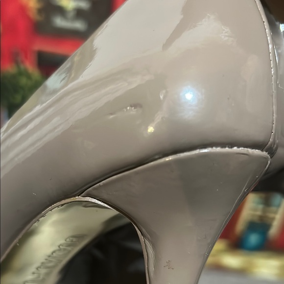 Cosmopolitan Gold and Gray Elegant Heels - Picture 13 of 16